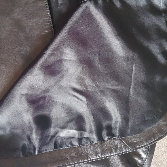 Danier Black Italian Leather Wrap Vintage Mini Skirt - Picture 5 of 9
